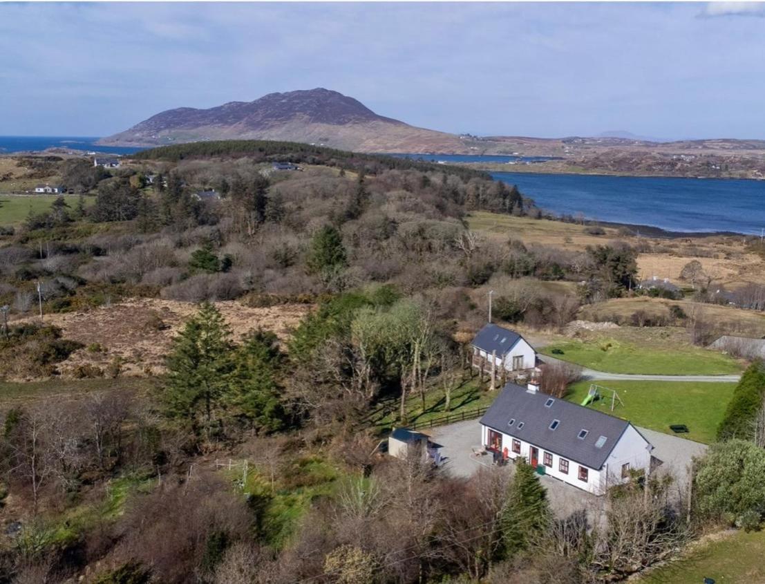 Red Deer Cosy Apartment in Letterfrack Connemara Buitenkant foto